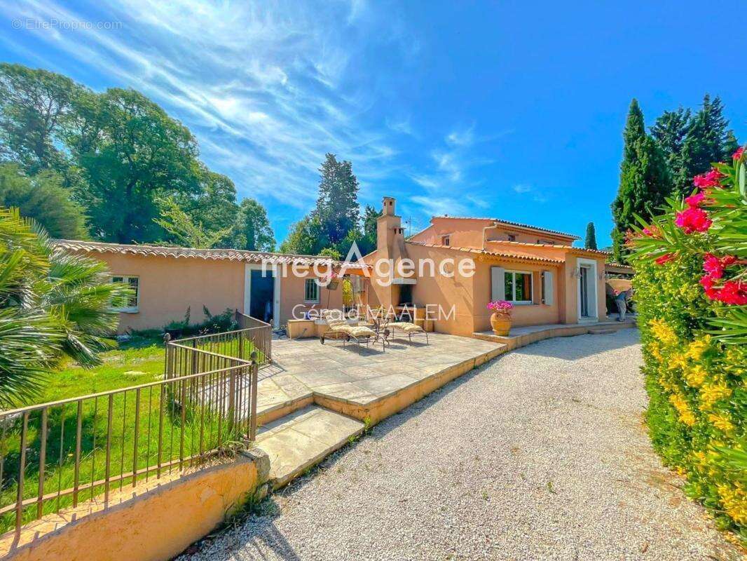 Villa de 204m² avec piscine à Roquebrune-sur-Argens - photo 2