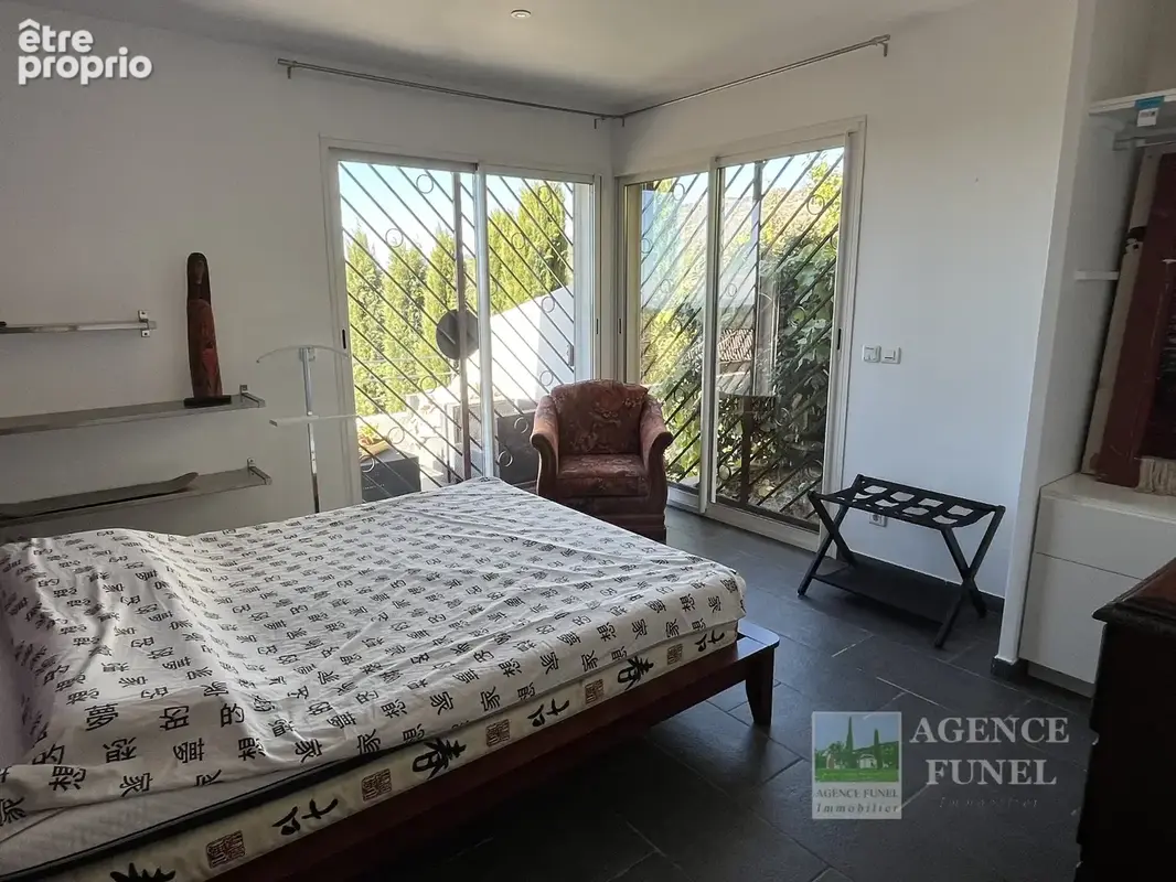 Splendide Villa Contemporaine 5 Chambres - Terrain 1699 m2 avec Piscine - Vue Panoramique - Espace bien-être - photo 21