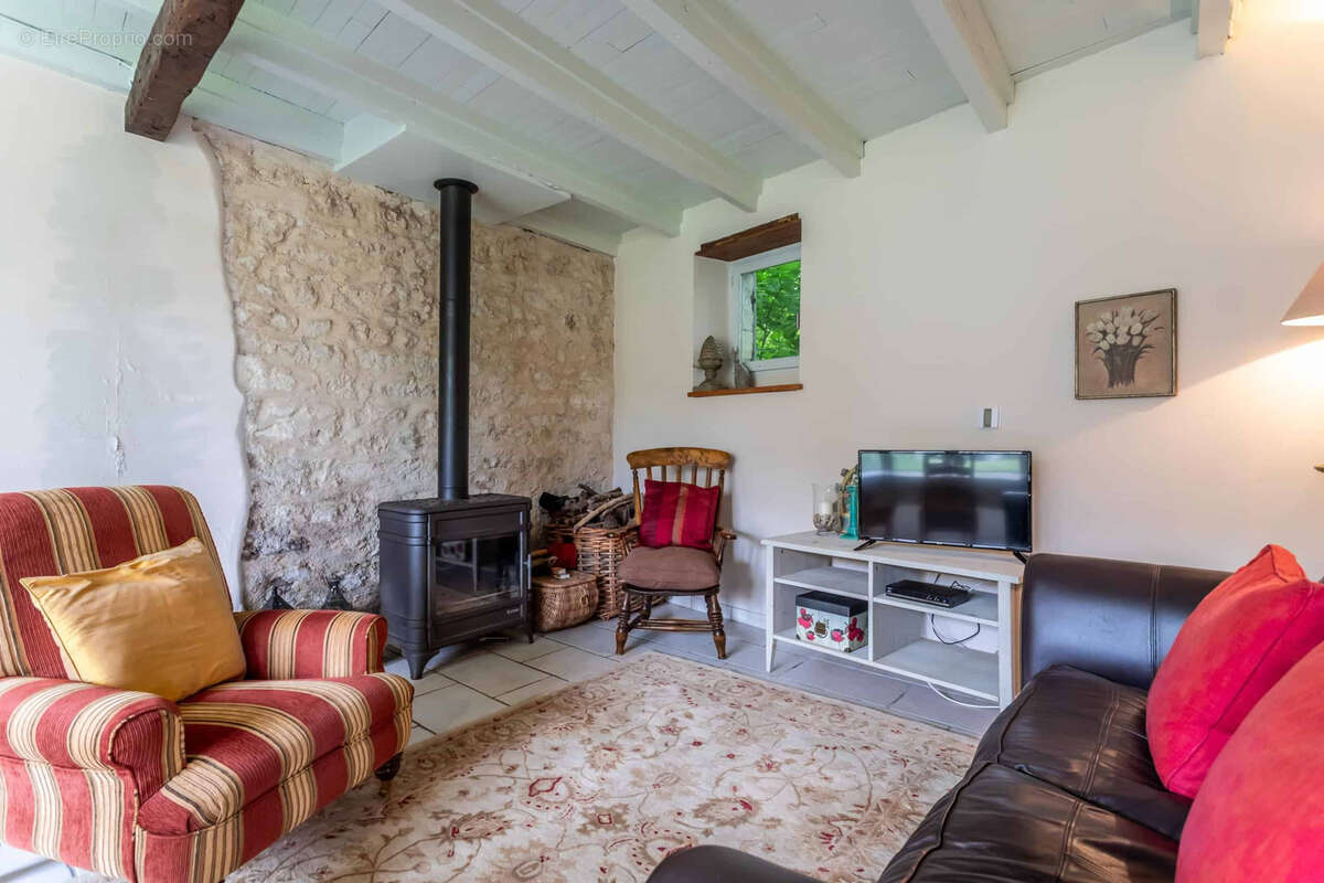 Village house with garden - photo 11
