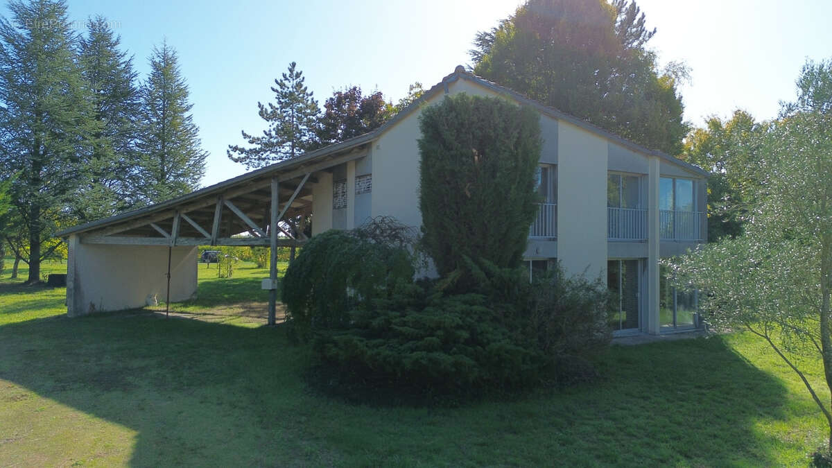 Maison à BRIE-SOUS-ARCHIAC