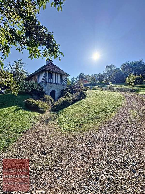 Maison à SAINT-PIERRE-SUR-DIVES