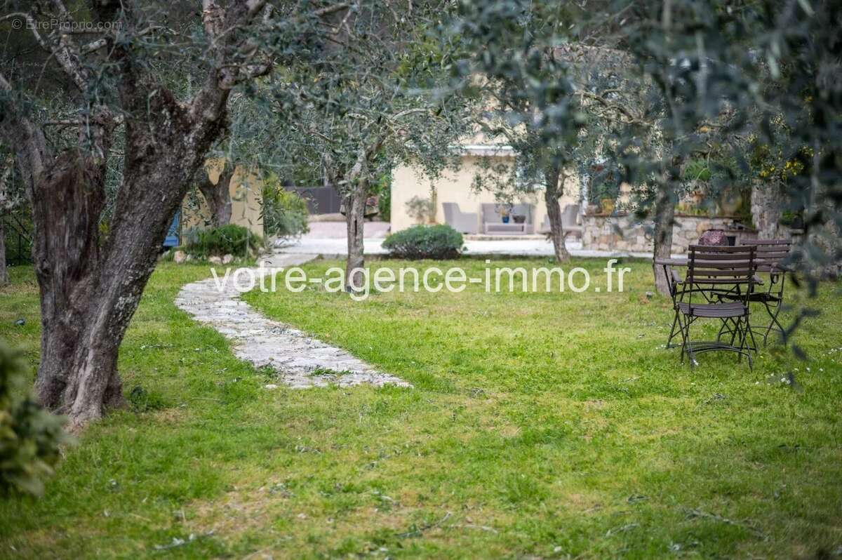 Peille, belle maison 105m² + garage 30m² Piscine + dépendance - photo 2