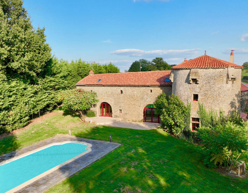 Maison à LES HERBIERS