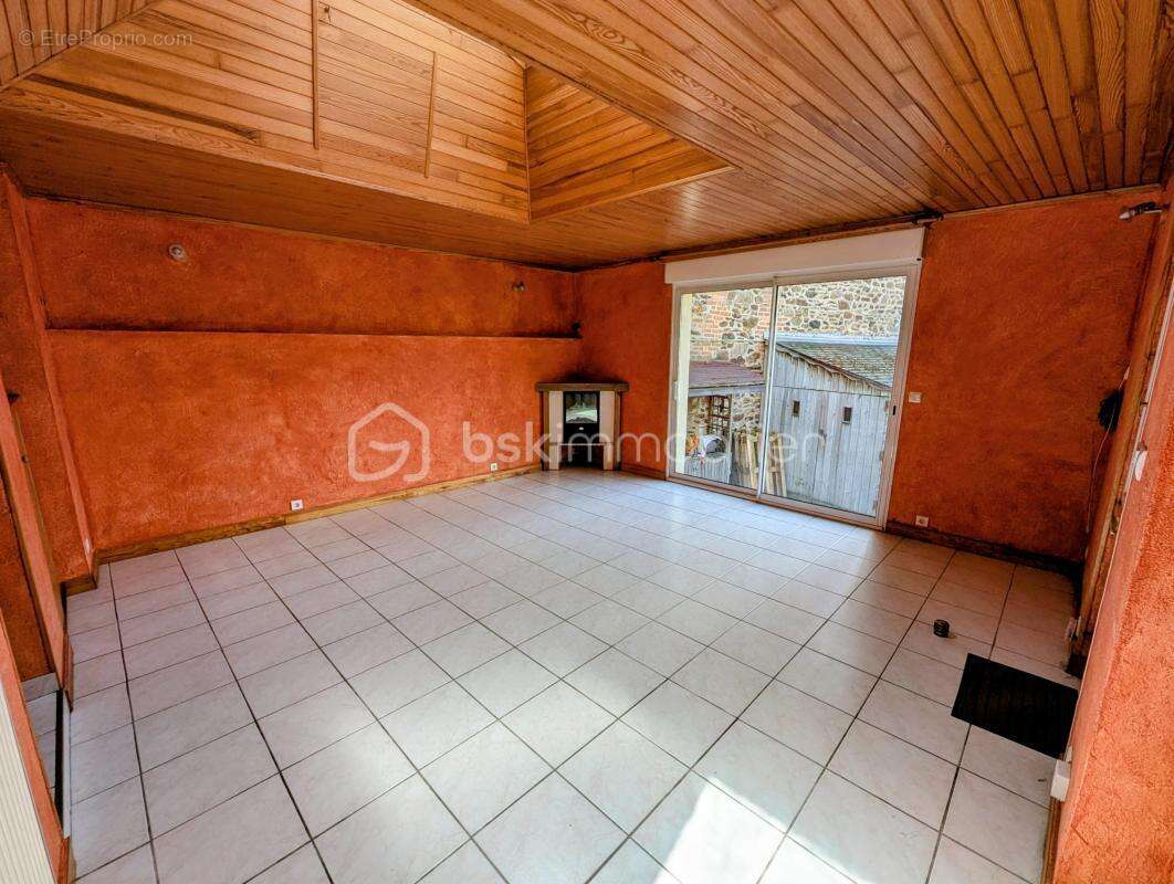 Appartement à FOUGERES