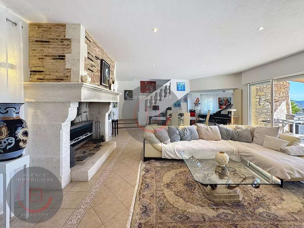 Maison à LES ADRETS-DE-L&#039;ESTEREL