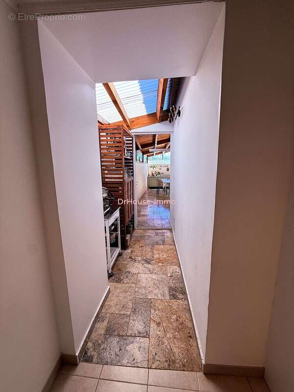 Maison 141 m² à Saint-Pierre  - photo 23