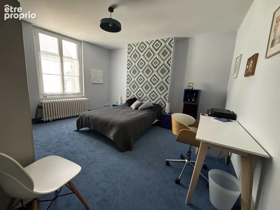 Maison familiale de caractère avec 4 chambres, dépendances et cour close - photo 8
