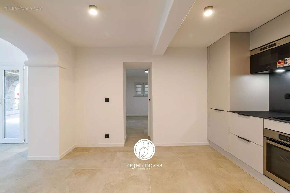 Appartement à SAINT-LAURENT-DU-VAR