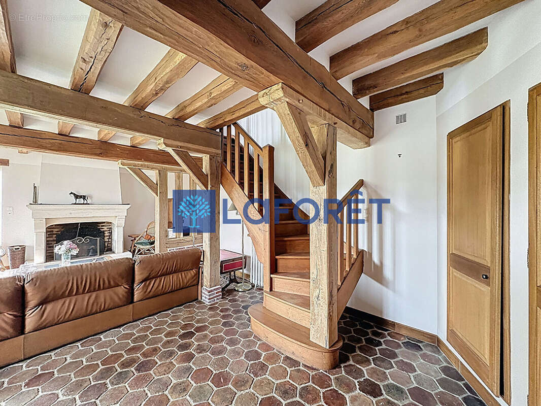 Maison à JUMEAUVILLE