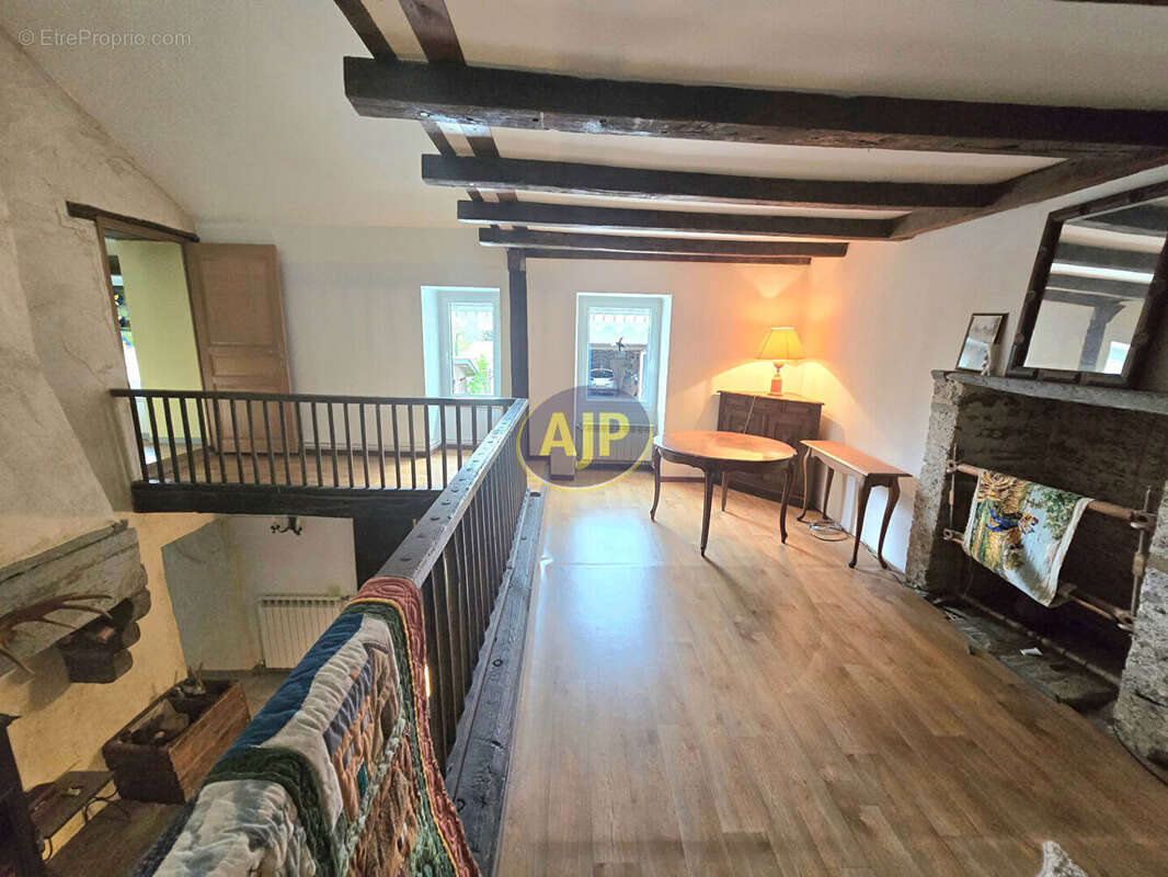 Maison à CONQUEREUIL