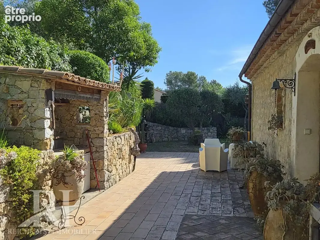 Villa en pierre avec piscine sur terrain 1438m2 - photo 5