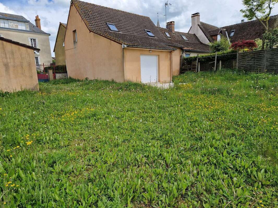 Maison à MEZIERES-SUR-PONTHOUIN