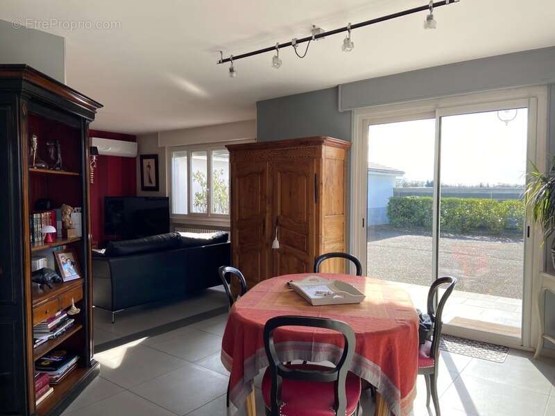 Maison à MARINGUES
