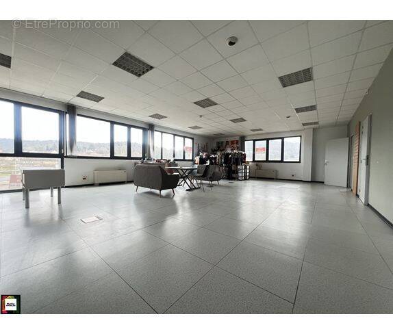 Commerce à LONGLAVILLE