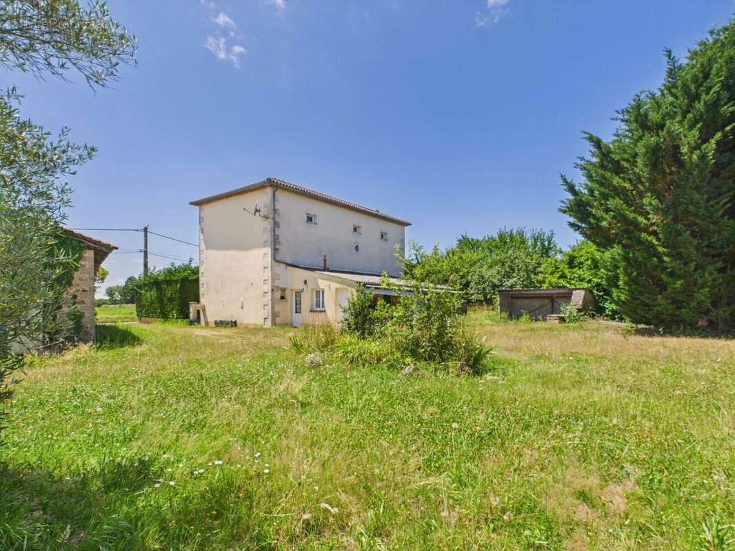 Maison à PIEGUT-PLUVIERS