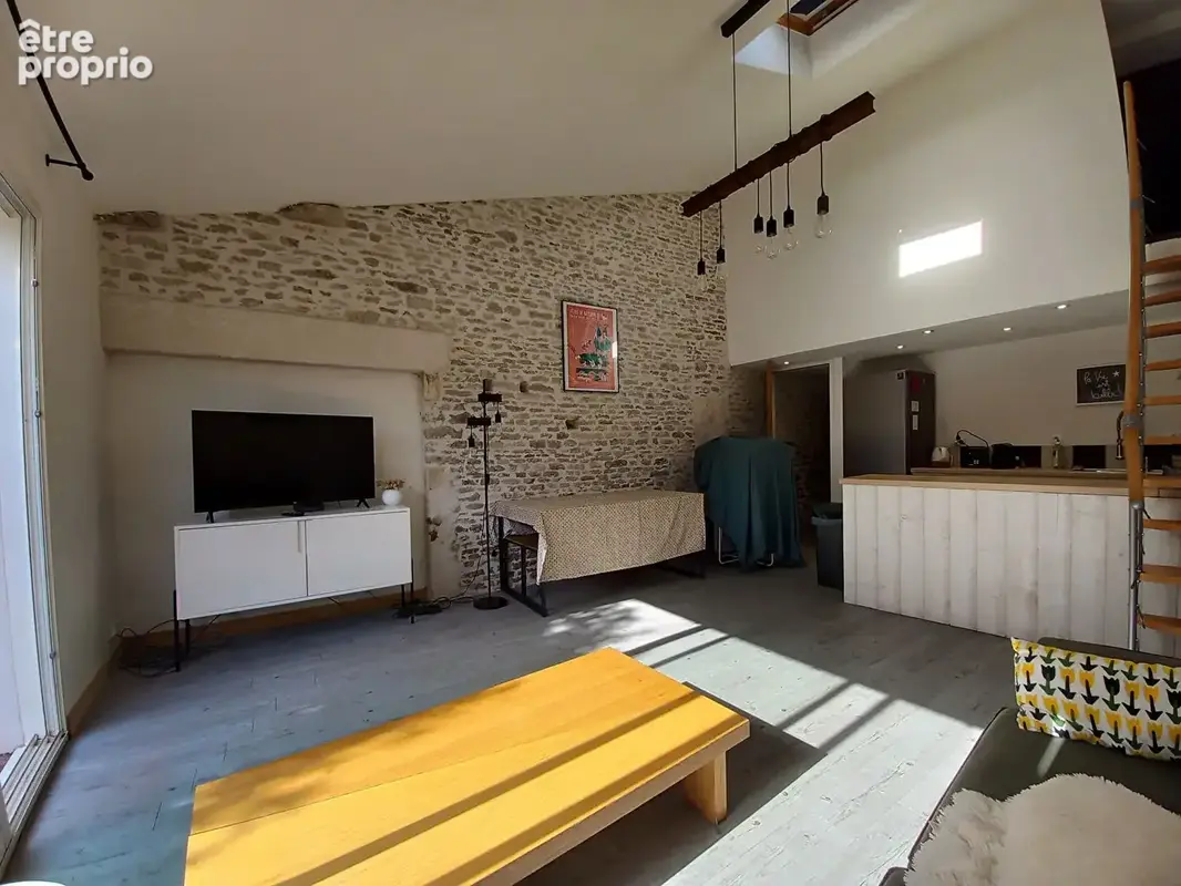 Ancien chai rénové de 57 m² avec patio : charme et authenticité ! - photo 8