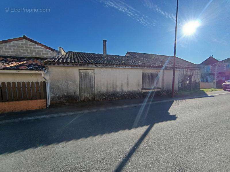 Commerce à LE PIZOU