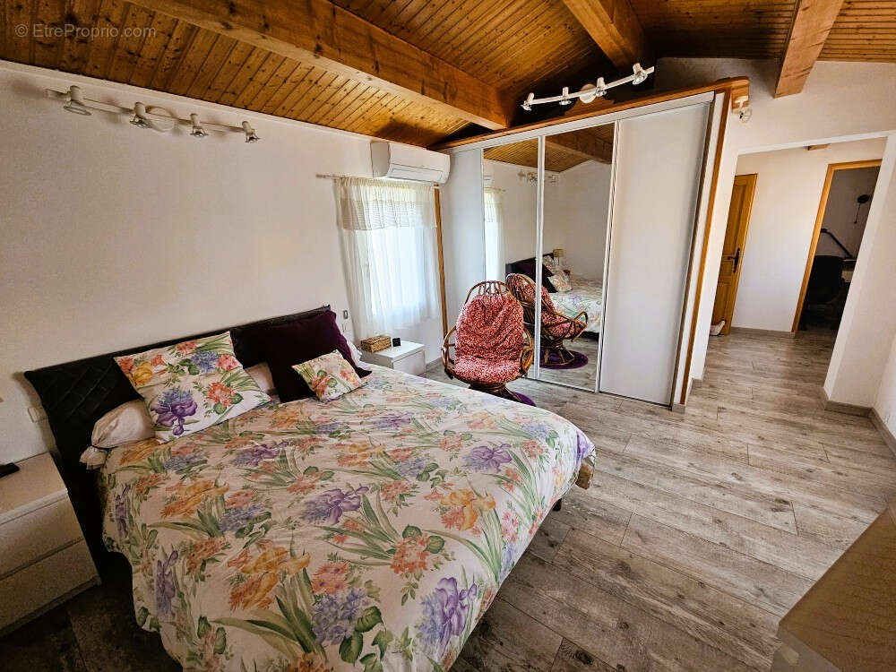 Maison à SAINT-LAURENT-DE-LA-SALANQUE