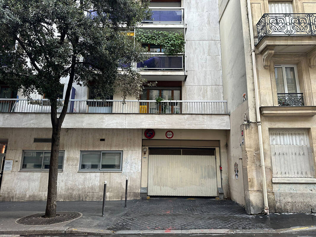 Parking à PARIS-9E