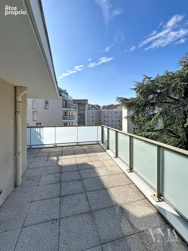 T2 de 45 M2 avec terrasse de 25 M2 étage élevé 69100 Villeurbanne - photo 2
