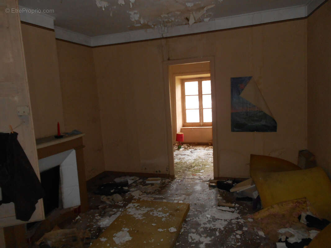 Maison de village mitoyenne d'environ 43m2, sur 3 niveaux à Olliergues - photo 5