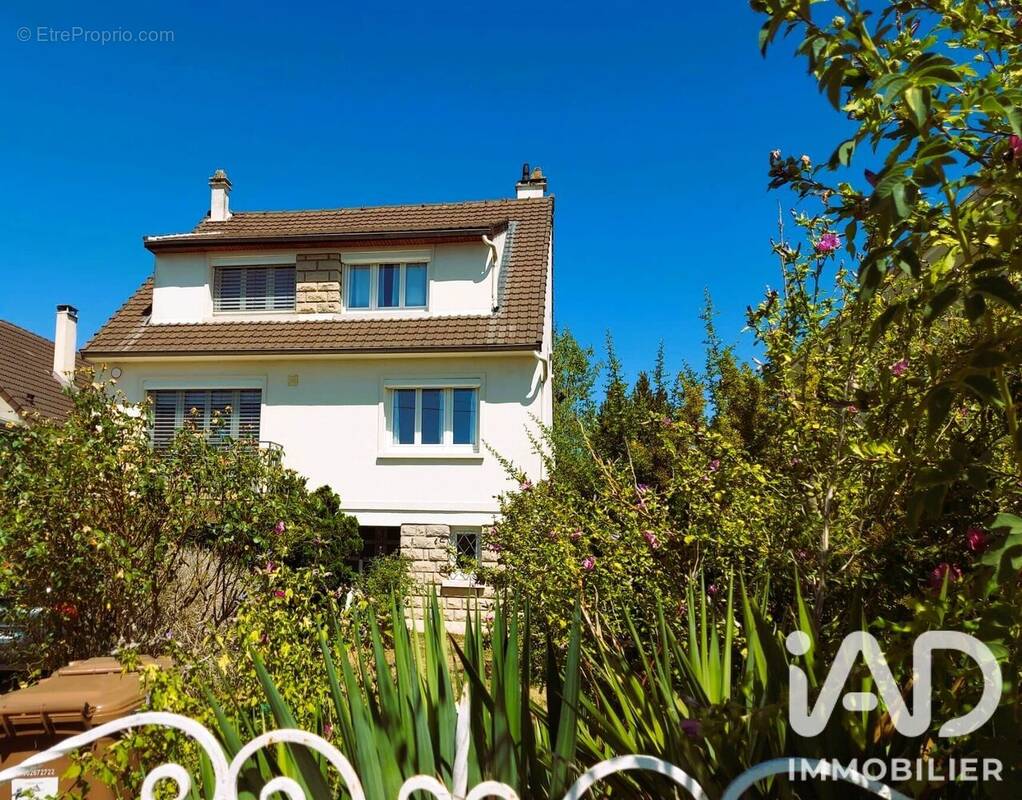 Photo 1 - Maison à LE MESNIL-SAINT-DENIS
