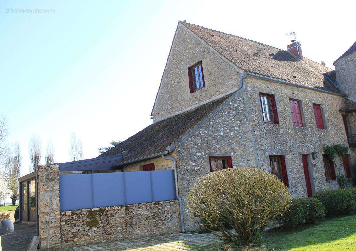 Maison à DAMPIERRE-EN-YVELINES