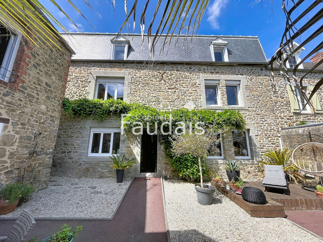 Maison à COUTANCES