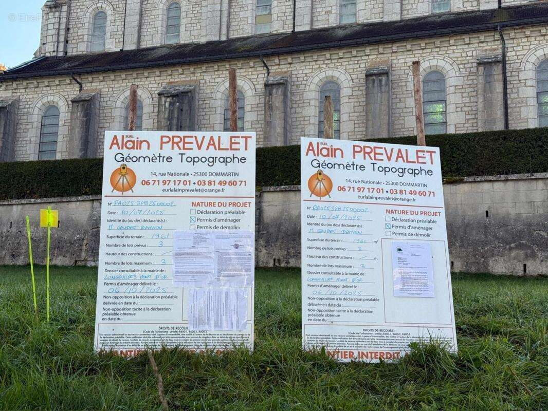 Terrain à LONGEVILLES-MONT-D&#039;OR