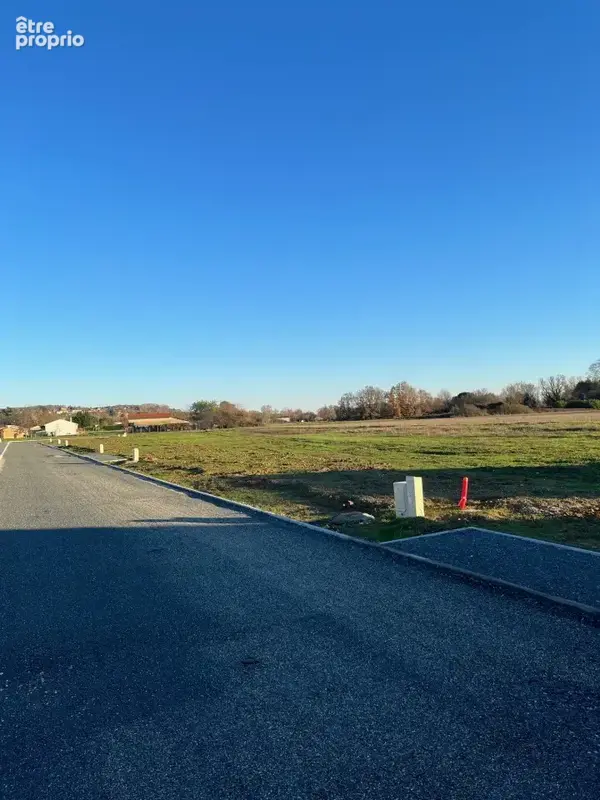 Photo Terrain à Saint-Lieux-Les-Lavaur au prix de 110 000€