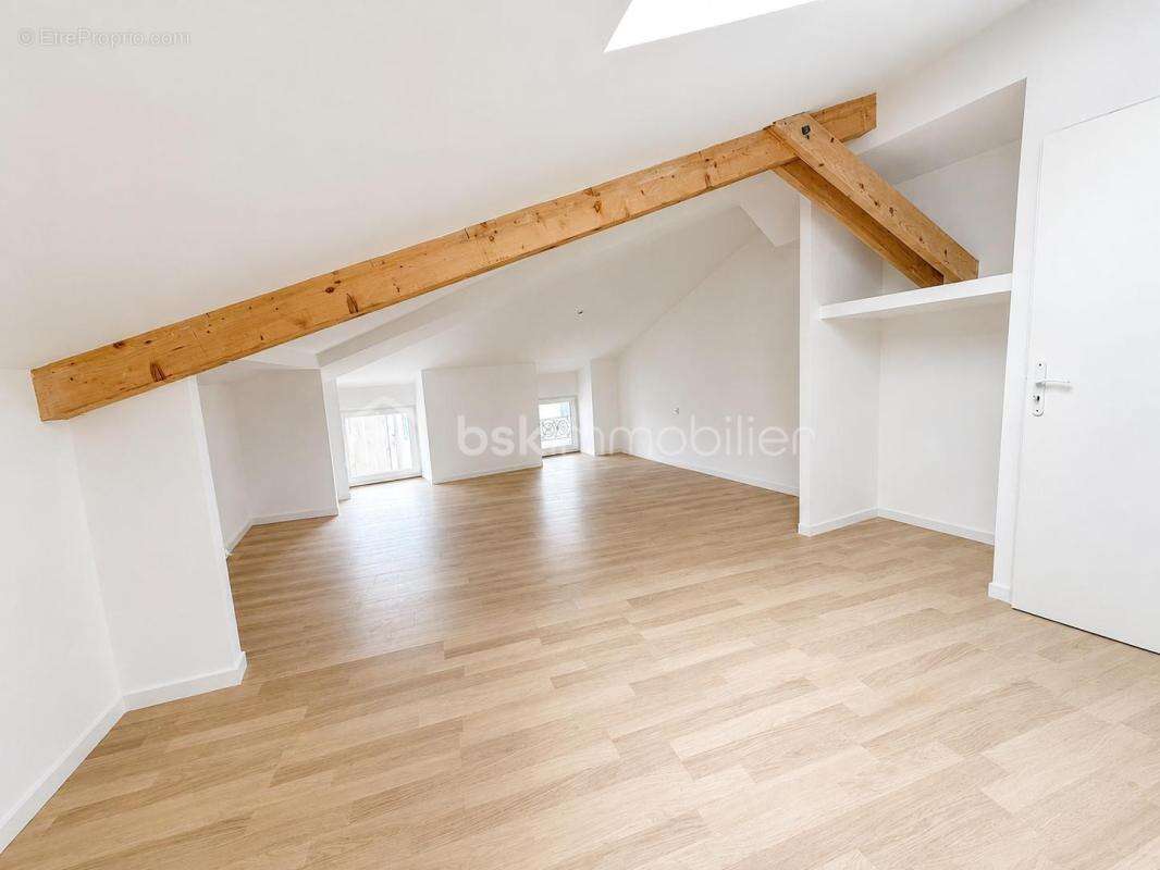 Maison de village avec local commercial – 97 m² – Vinay (38470) - photo 11