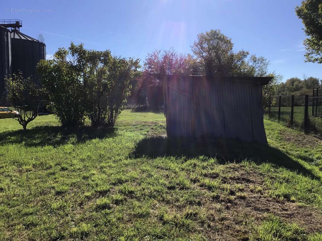 Terrain 565 m² à Issigeac  - photo 2