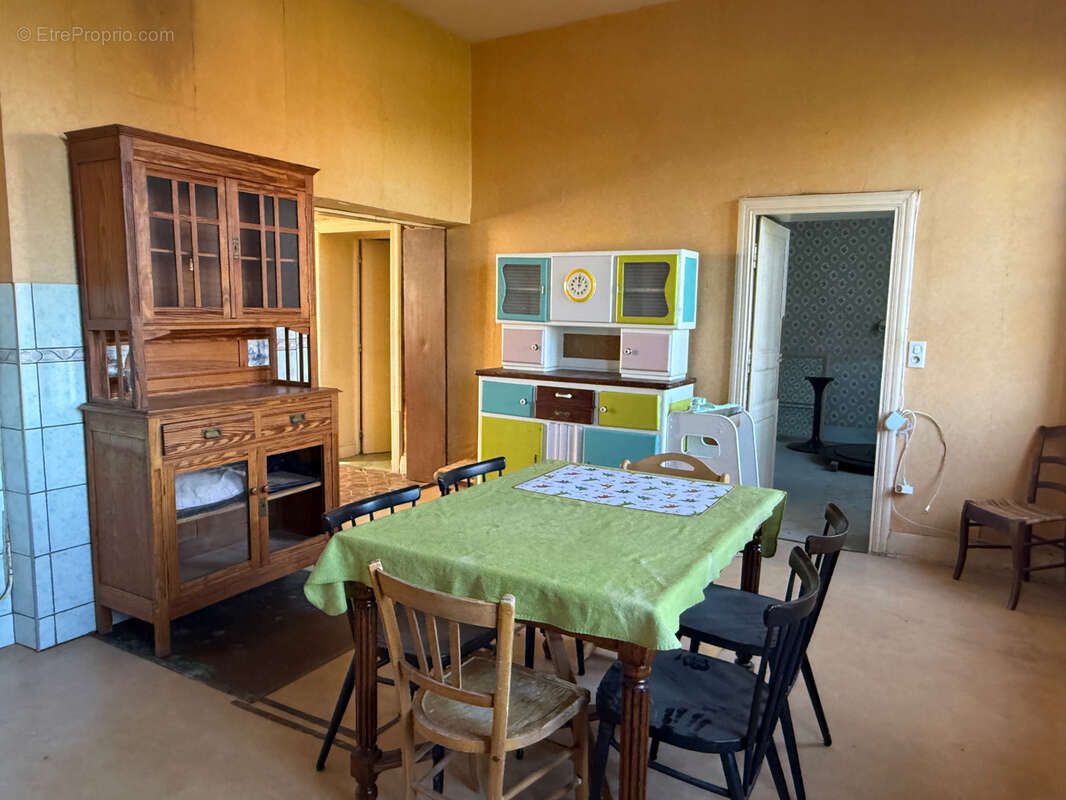 Maison à ARS-LES-FAVETS