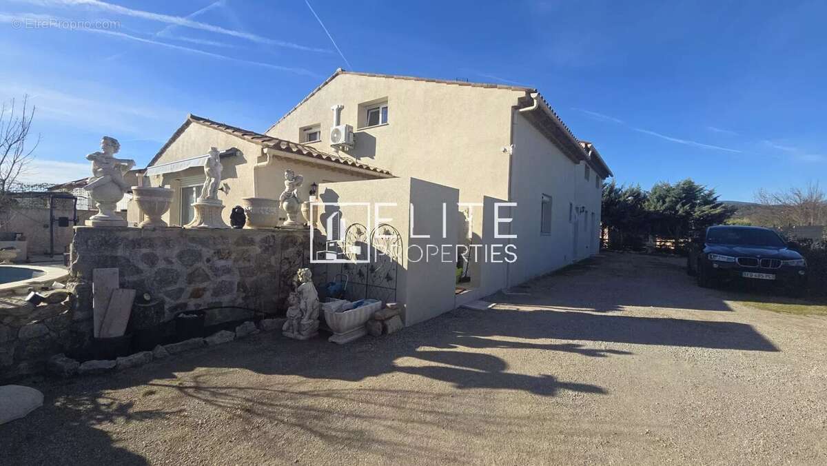 Commerce à TOURRETTES