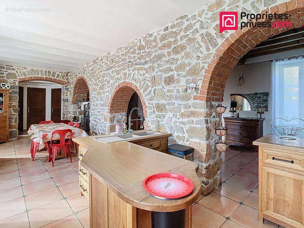 Maison à MOLIERES-CAVAILLAC