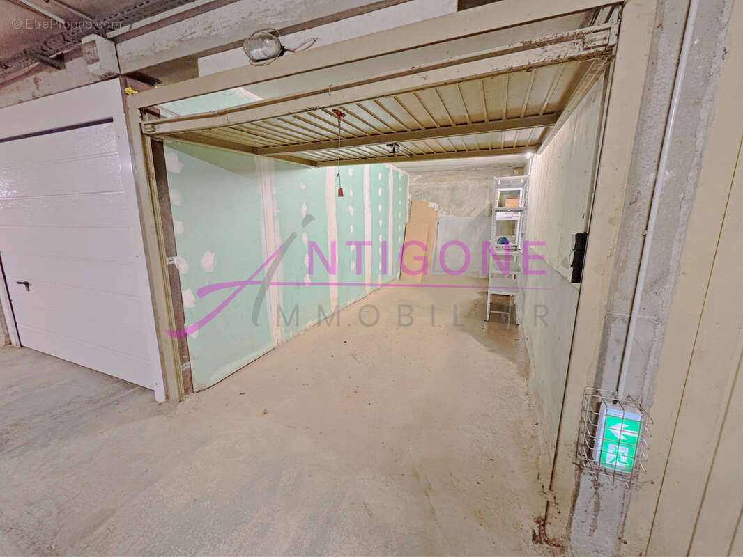 Parking à SANARY-SUR-MER