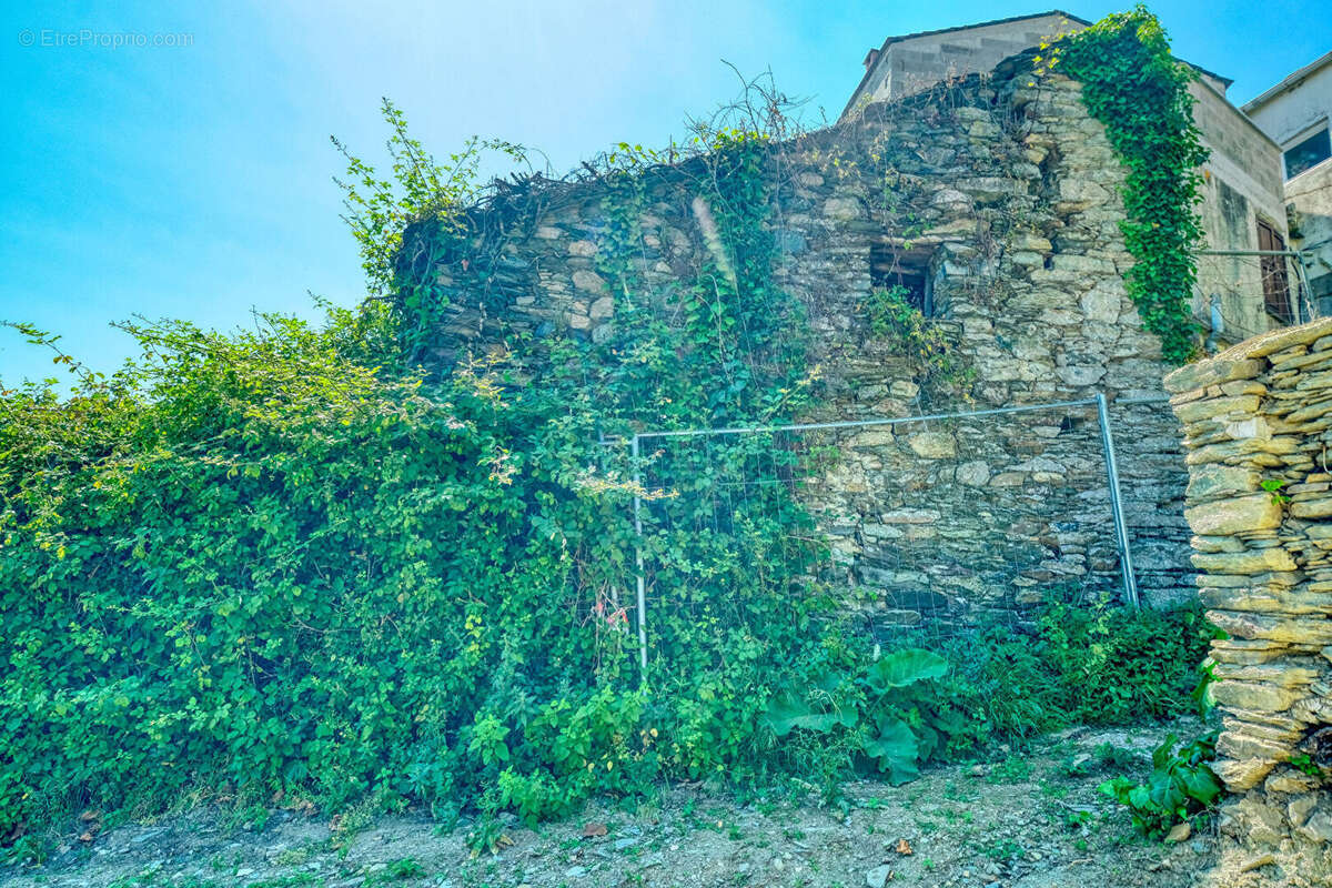Maison à LURI