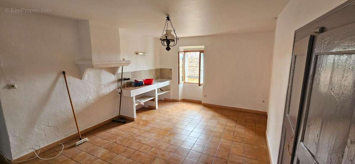 Maison de hameau avec deux appartements +  terrain, à Bargème - photo 7