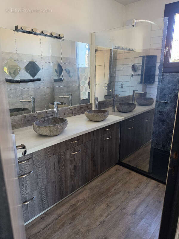Maison familiale avec piscine et terrain constructible - photo 10