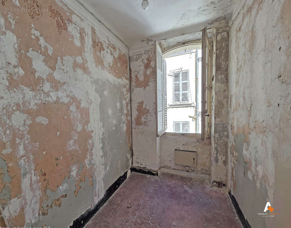 Appartement à MARSEILLE-1E