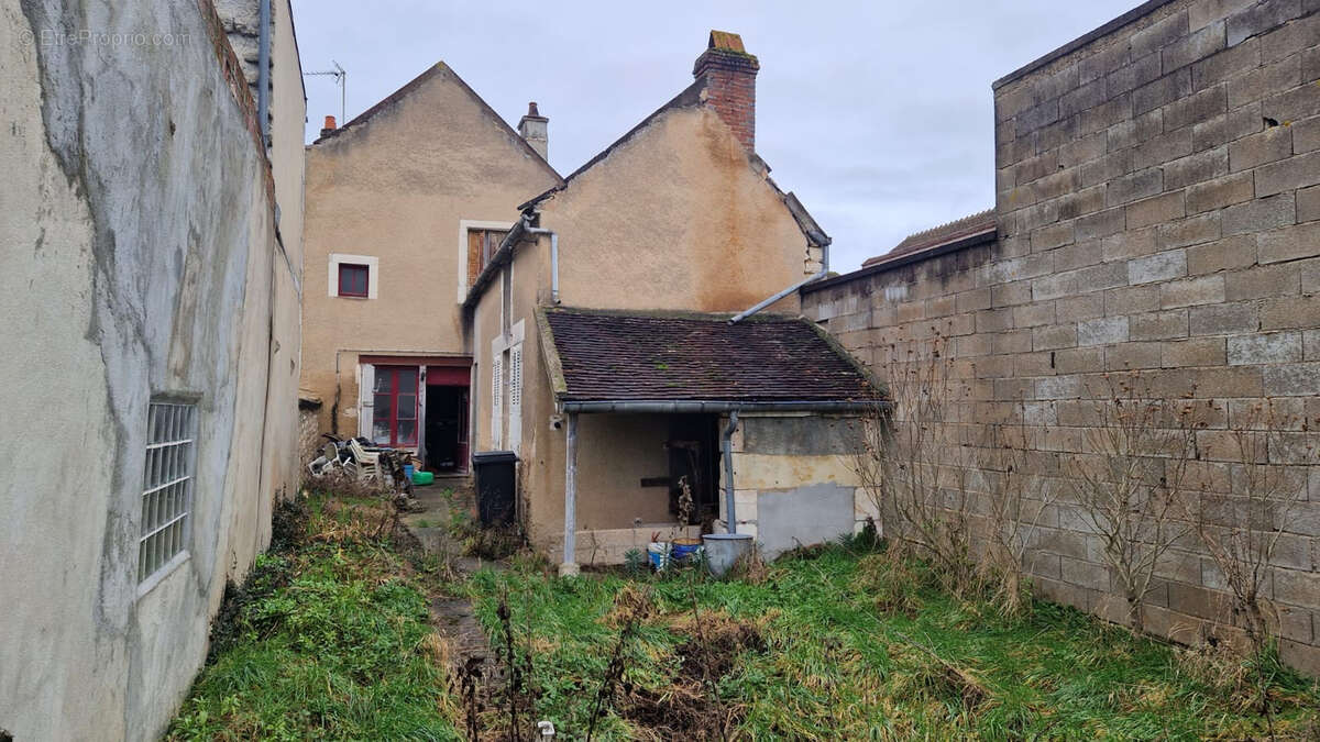 Maison à SAINT-BRIS-LE-VINEUX