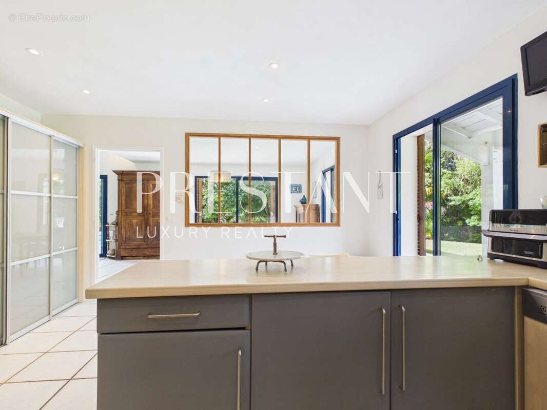 Maison d'Architecte au Calme, Piscine et jardin arboré. - photo 7
