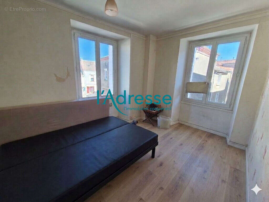 Maison à MONTREVAULT