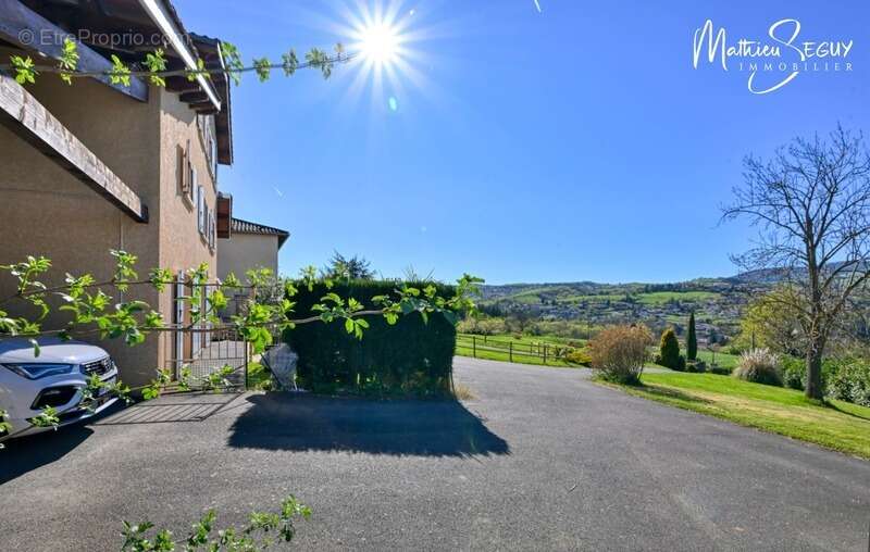 Appartement à COURZIEU