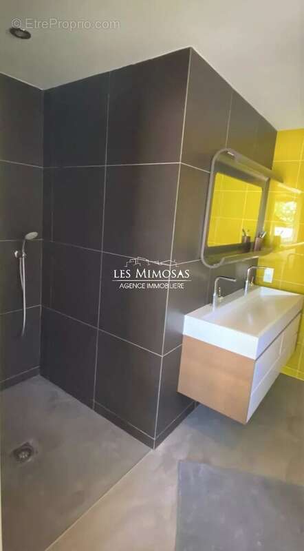Maison à ROQUEBRUNE-SUR-ARGENS