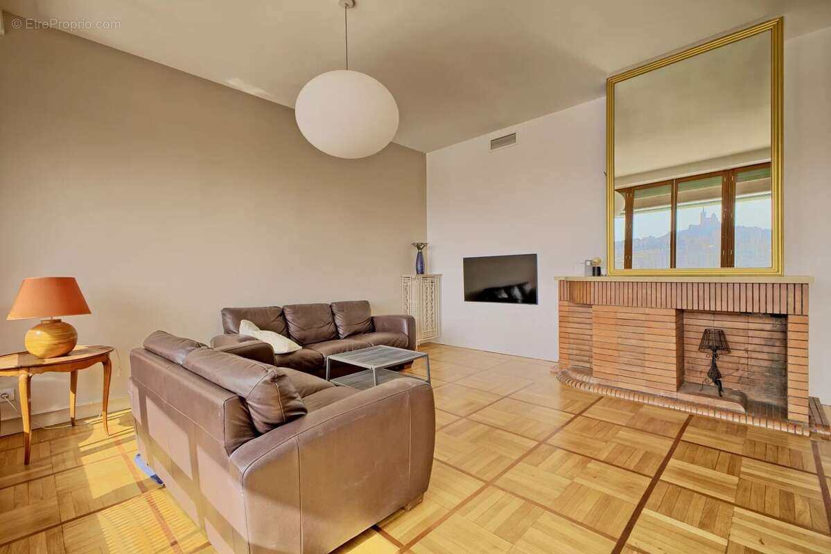 Appartement à MARSEILLE-2E