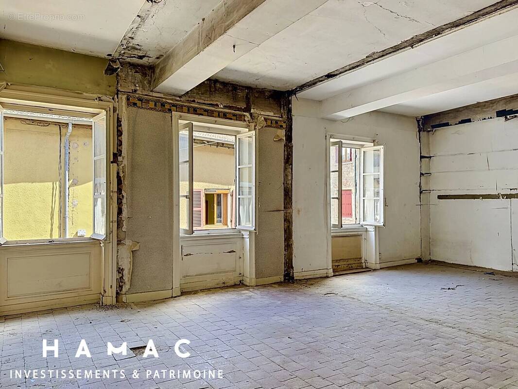 Appartement à GREZIEU-LA-VARENNE