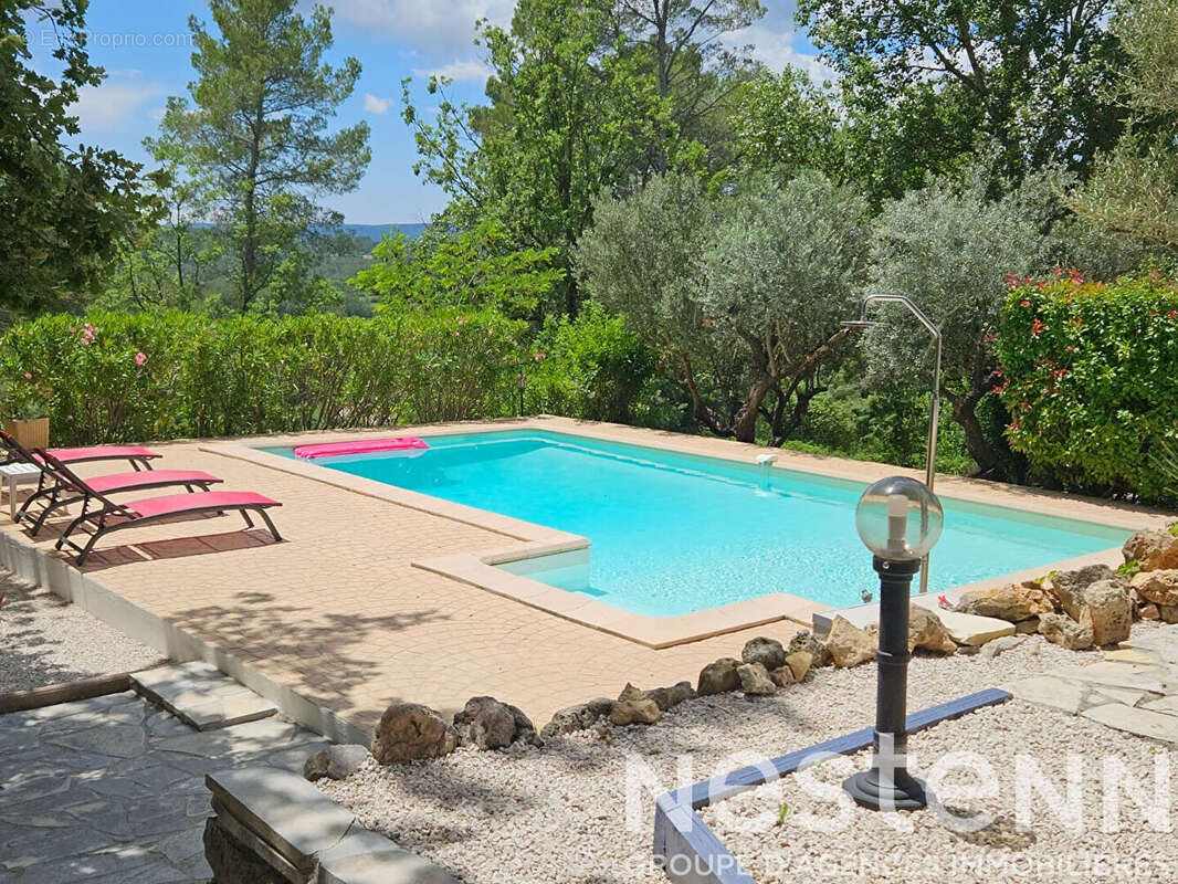 MAISON A VENDRE A LORGUES de 106 m2 de plain pied avec piscine sur un terrain clos de 2676m² - photo 2