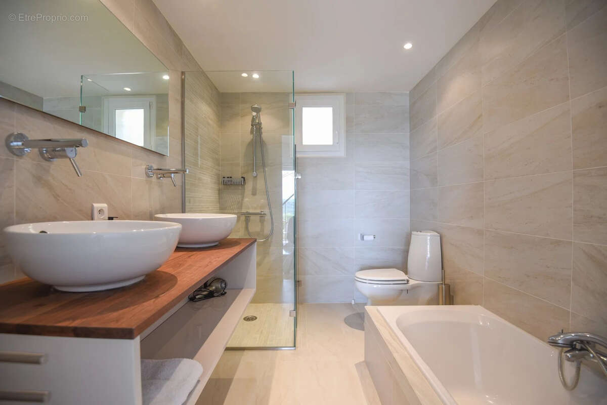 Maison à ENTRECASTEAUX