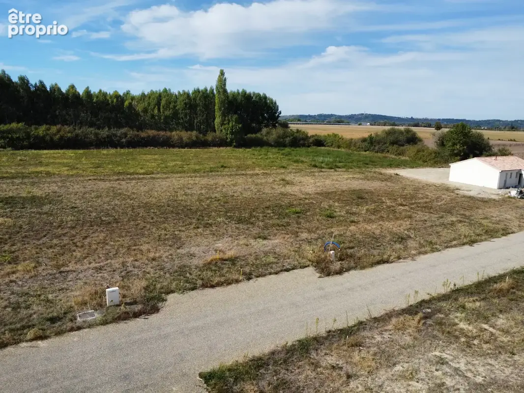Terrain constructible plat de 908 m2 - photo 3